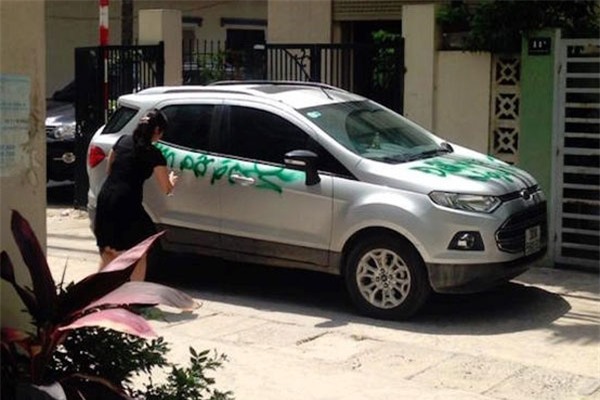 Cái giá quá đắt cho một lần đỗ của chiếc xe bạc tỷ - Ảnh 5.