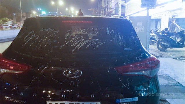 Cô gái vẽ chi chít lên xe Hyundai Tucson vì đỗ trước cửa nhà ảnh 4