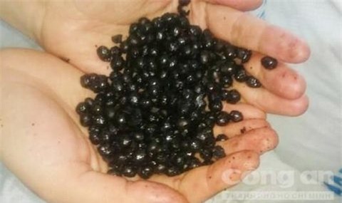 Cà phê giả được lực lượng chức năng phát hiện kịp thời. Ảnh CAND