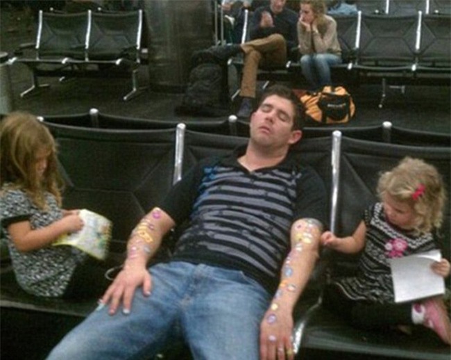 Không nhịn được cười với tư thế ngủ kiểu màn trời chiếu đất của các sâu ngủ chính hiệu - Ảnh 11.