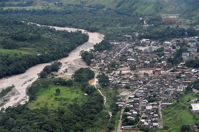 Lo dat o Colombia, hon 150 nguoi thiet mang hinh anh 1
