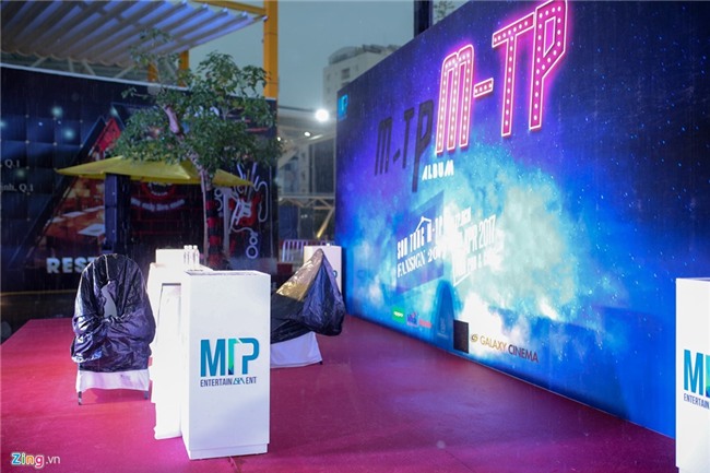 Su kien hot cua Son Tung: San khau bo khong, fan chay tan loan hinh anh 4