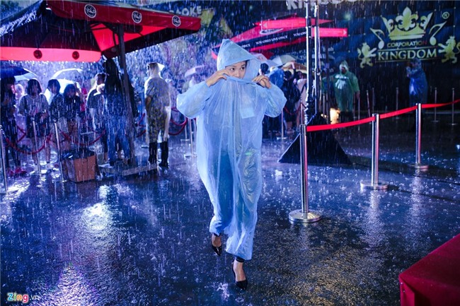 Su kien hot cua Son Tung: San khau bo khong, fan chay tan loan hinh anh 13