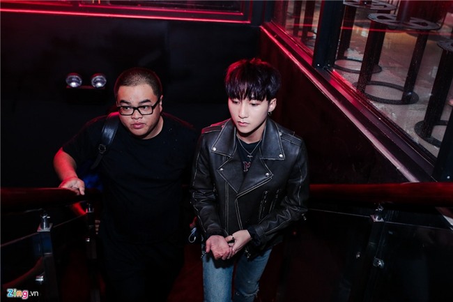 Su kien hot cua Son Tung: San khau bo khong, fan chay tan loan hinh anh 5