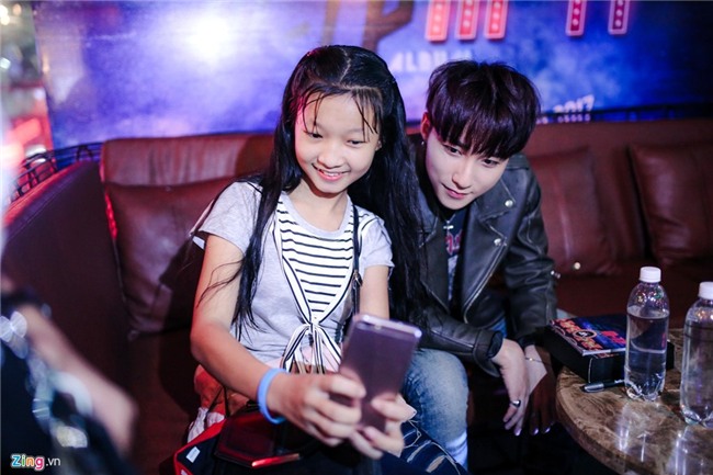 Su kien hot cua Son Tung: San khau bo khong, fan chay tan loan hinh anh 6