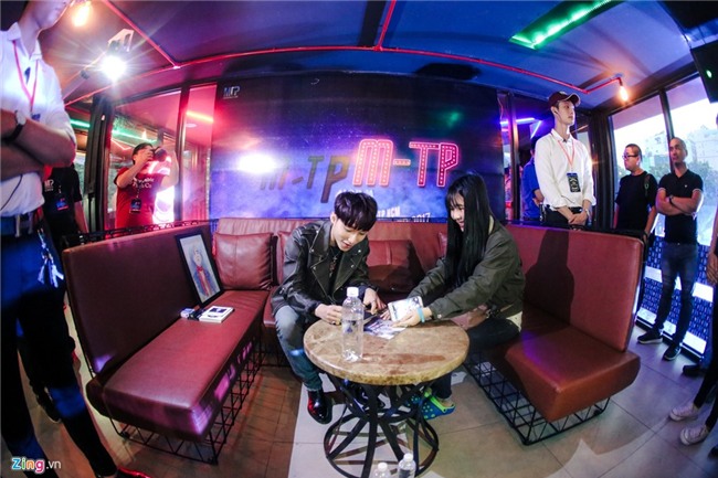 Su kien hot cua Son Tung: San khau bo khong, fan chay tan loan hinh anh 9