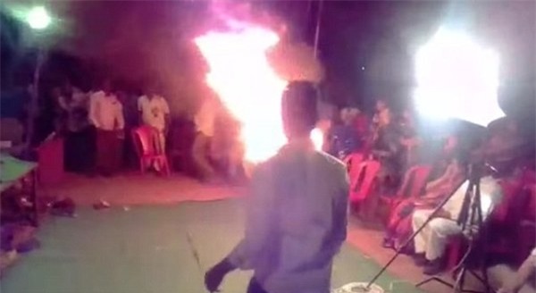 Ấn Độ: Chồng tự thiêu để phản đối việc vợ hát trên sân khấu - Ảnh 3.