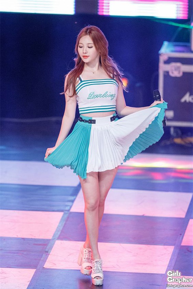 vu dao sieu quyen ru cua nu ca si co "chan dai" 10 ty hinh anh 22