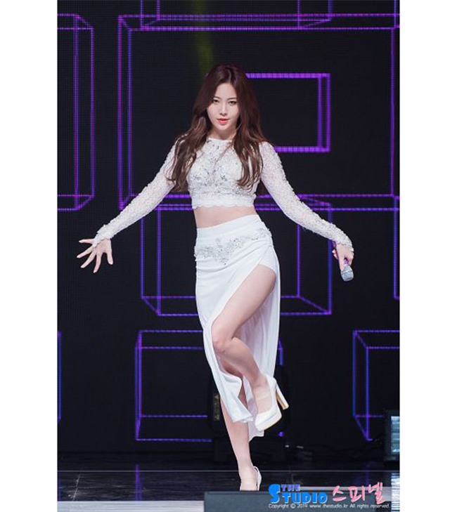 vu dao sieu quyen ru cua nu ca si co "chan dai" 10 ty hinh anh 9