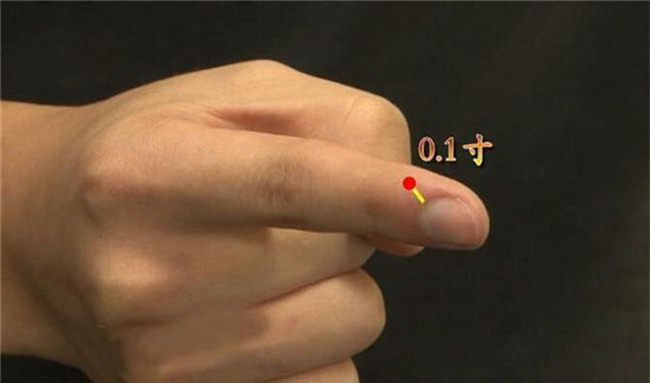 Không cần phải đỏ mặt tía tai, khi bị táo bón hãy đưa ngón tay lên rồi ấn vào một điểm - Ảnh 1.