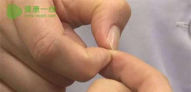 Không cần phải đỏ mặt tía tai, khi bị táo bón hãy đưa ngón tay lên rồi ấn vào một điểm - Ảnh 3.