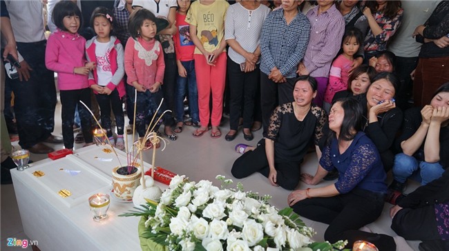 Nguoi than dam nuoc mat don be gai bi sat hai o Nhat ve que nha hinh anh 15