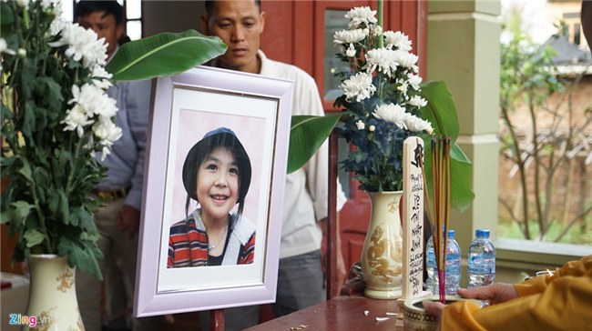 Nguoi than dam nuoc mat don be gai bi sat hai o Nhat ve que nha hinh anh 16