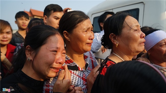 Nguoi than dam nuoc mat don be gai bi sat hai o Nhat ve que nha hinh anh 5