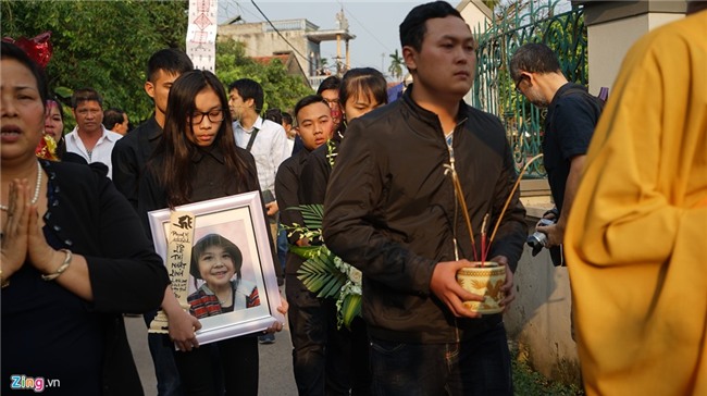 Nguoi than dam nuoc mat don be gai bi sat hai o Nhat ve que nha hinh anh 7