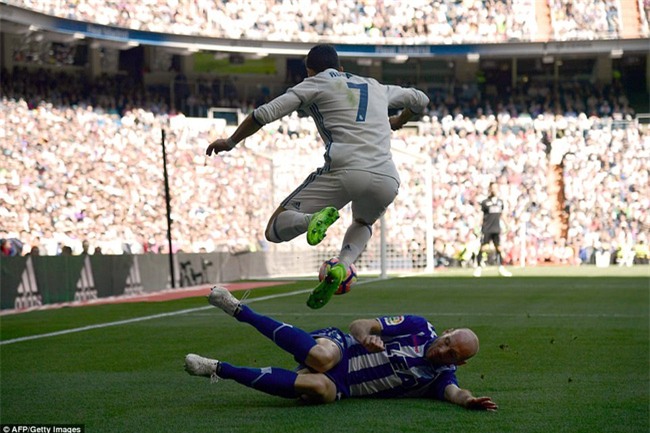 Ronaldo kiến tạo, Real Madrid giành chiến thắng 3 sao để xây chắc ngôi đầu - Ảnh 4.
