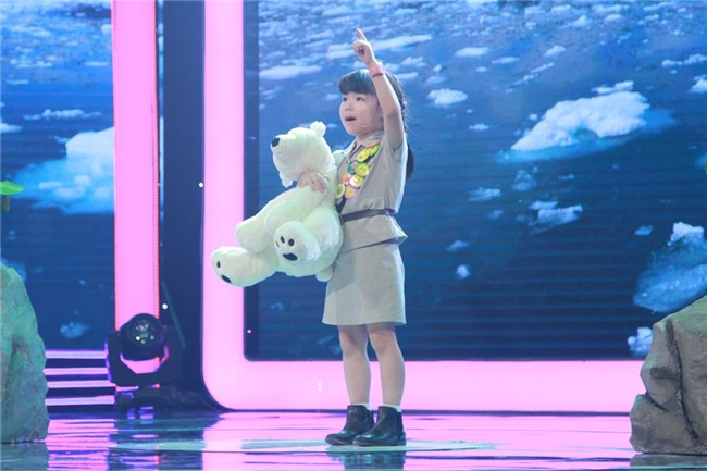 Tran Thanh kham phuc tai nang cua co be 5 tuoi noi tieng Anh nhu gio hinh anh 1