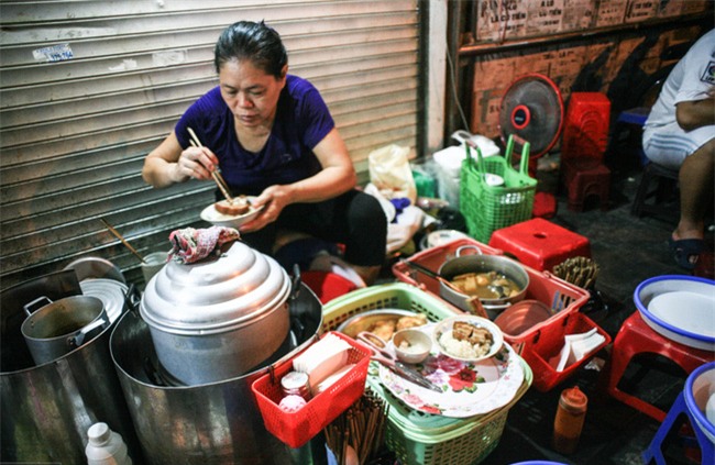 8 quán xôi tuy bình dân nhưng ngon hớp hồn người Hà Nội - Ảnh 10.