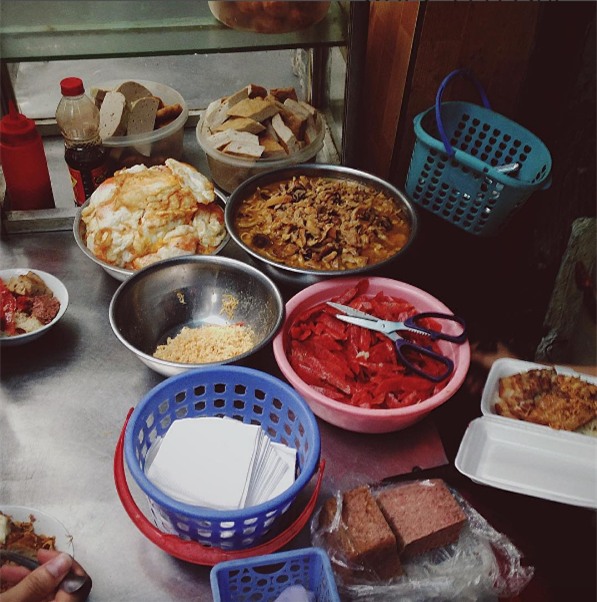 8 quán xôi tuy bình dân nhưng ngon hớp hồn người Hà Nội - Ảnh 14.