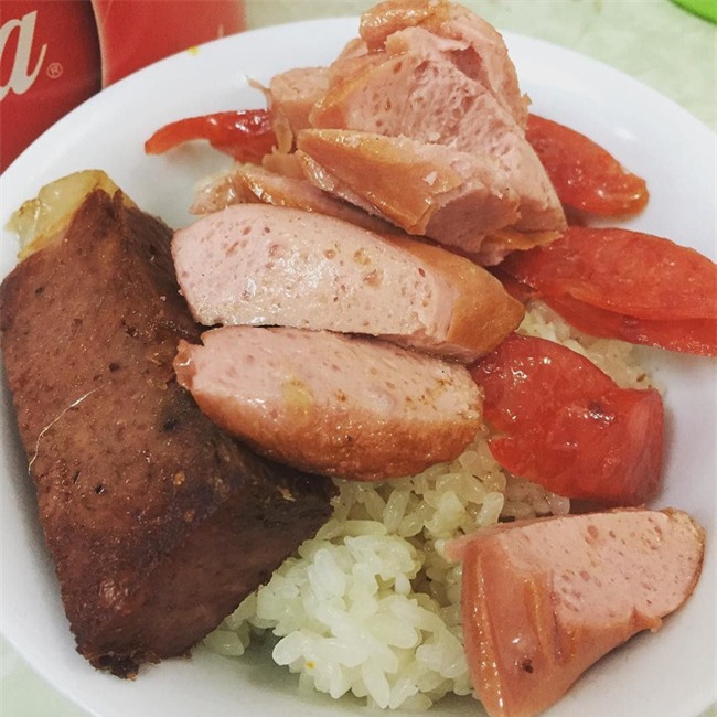 8 quán xôi tuy bình dân nhưng ngon hớp hồn người Hà Nội - Ảnh 4.