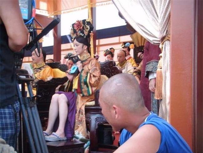 "cuoi rung ron" voi hau truong phim co trang ngay nong hinh anh 11