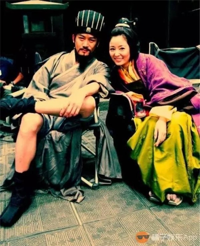 "cuoi rung ron" voi hau truong phim co trang ngay nong hinh anh 14