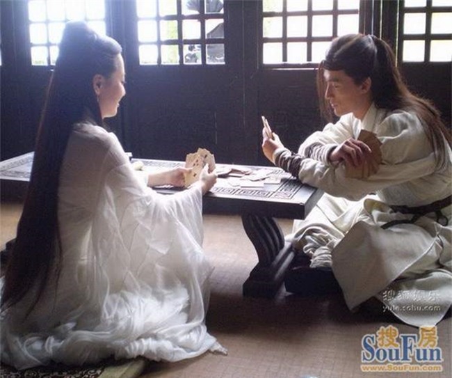 "cuoi rung ron" voi hau truong phim co trang ngay nong hinh anh 21