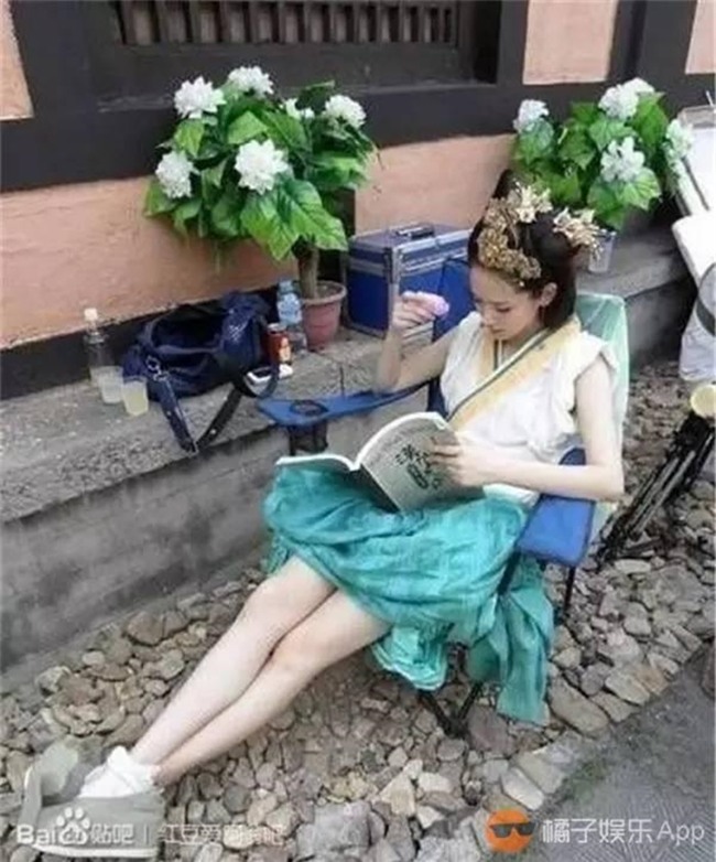 "cuoi rung ron" voi hau truong phim co trang ngay nong hinh anh 8