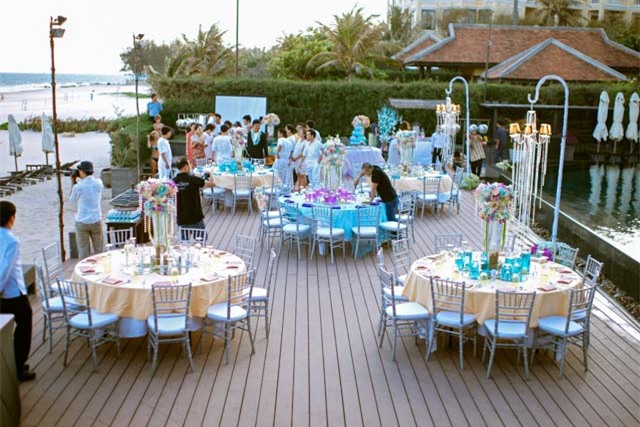 Cặp đôi 14 năm đèo nhau bằng xe máy thay vì xế hộp và hôn lễ kỳ công đẹp long lanh tại biển Phan Thiết - Ảnh 15.