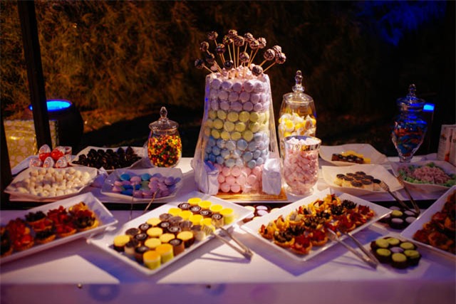 Cặp đôi 14 năm đèo nhau bằng xe máy thay vì xế hộp và hôn lễ kỳ công đẹp long lanh tại biển Phan Thiết - Ảnh 19.