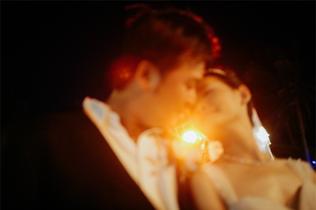 Cặp đôi 14 năm đèo nhau bằng xe máy thay vì xế hộp và hôn lễ kỳ công đẹp long lanh tại biển Phan Thiết - Ảnh 20.