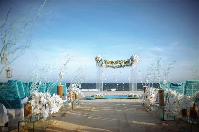 Cặp đôi 14 năm đèo nhau bằng xe máy thay vì xế hộp và hôn lễ kỳ công đẹp long lanh tại biển Phan Thiết - Ảnh 10.