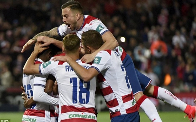 Neymar ghi bàn thứ 100 cho Barca trong ngày vắng Messi - Ảnh 7.