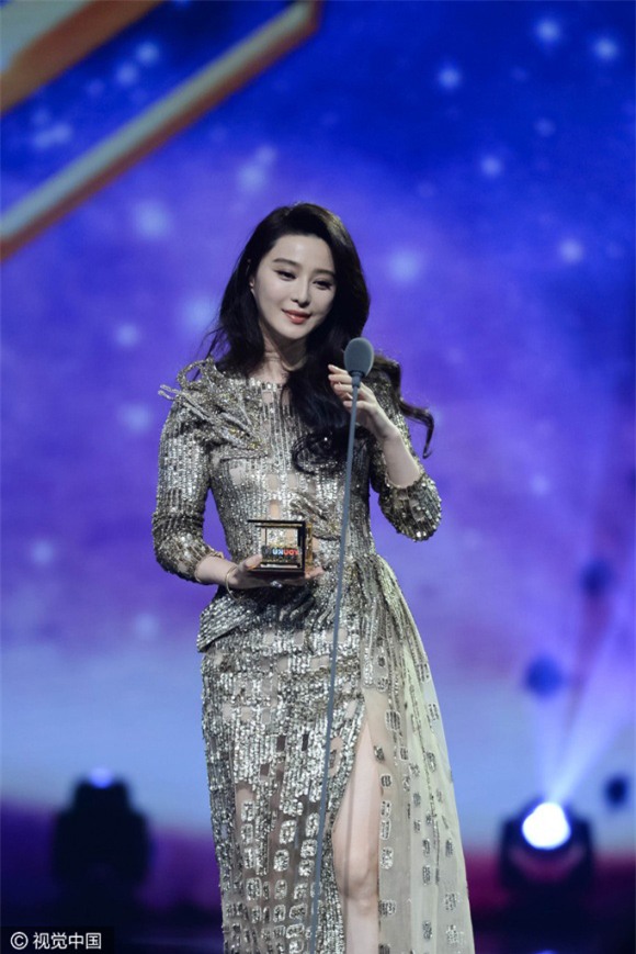 thoi trang sao dep tuan qua: "bat luc" khi mieu ta do dep cua pham huong - 13