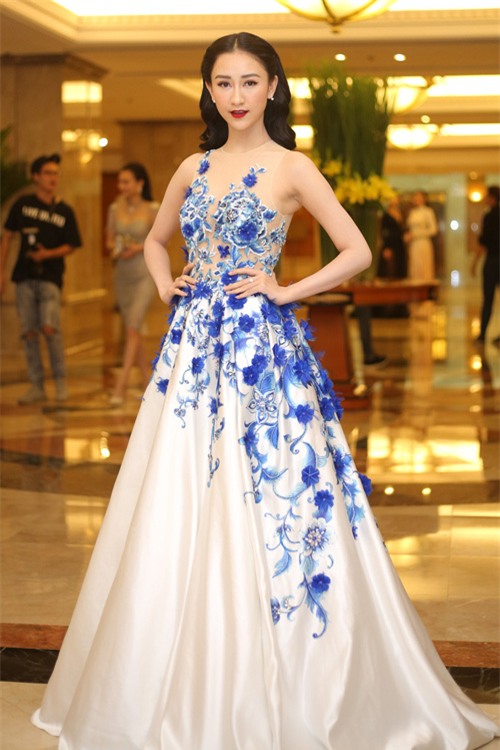 thoi trang sao dep tuan qua: "bat luc" khi mieu ta do dep cua pham huong - 2