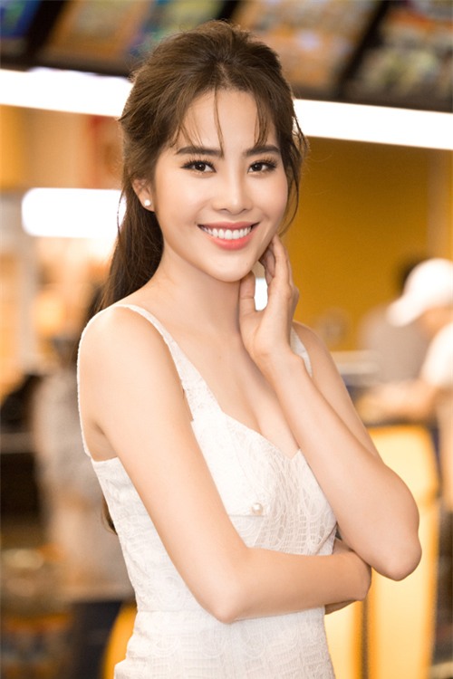 thoi trang sao dep tuan qua: "bat luc" khi mieu ta do dep cua pham huong - 4