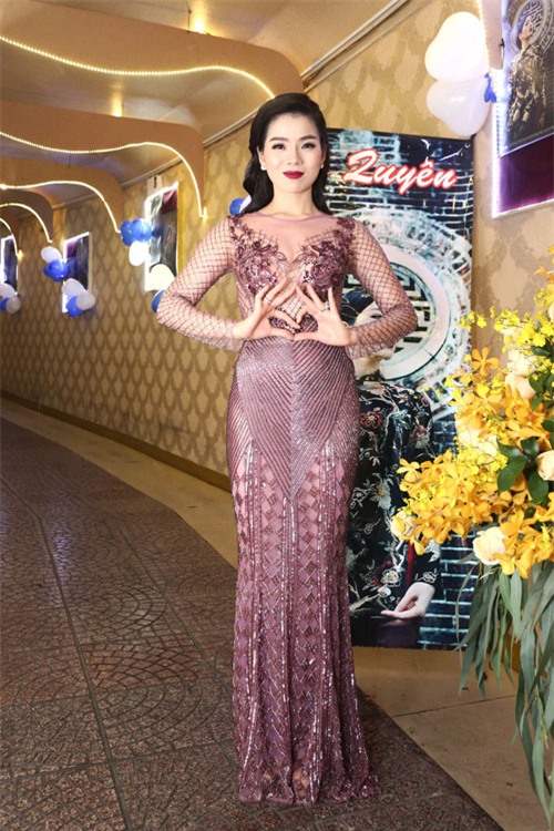 thoi trang sao dep tuan qua: "bat luc" khi mieu ta do dep cua pham huong - 5