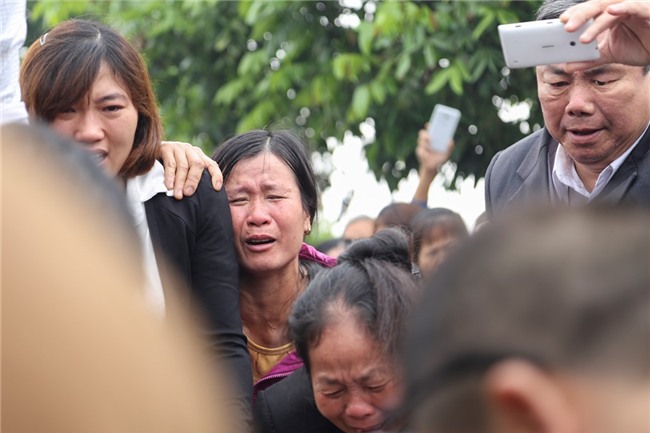 Hang tram nguoi tien dua be gai bi sat hai o Nhat ve noi an nghi hinh anh 11