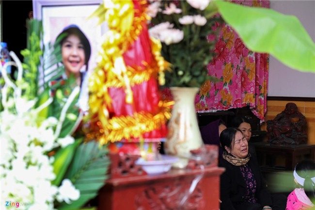 Hang tram nguoi tien dua be gai bi sat hai o Nhat ve noi an nghi hinh anh 1