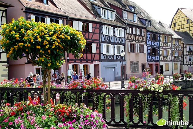 10 ngôi làng đẹp như thiên đường dưới hạ giới của nước Pháp - Ảnh 2.