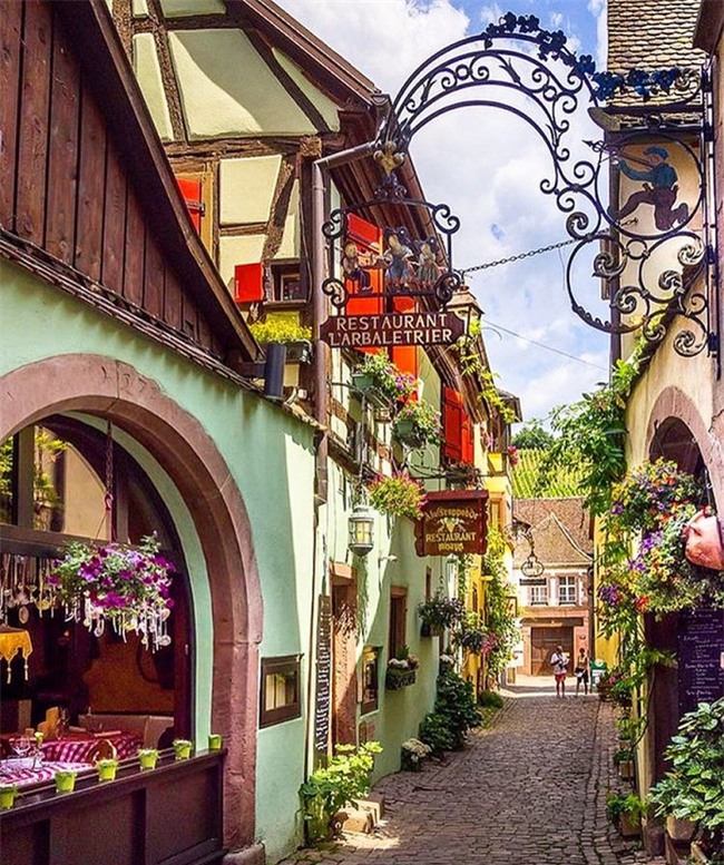 10 ngôi làng đẹp như thiên đường dưới hạ giới của nước Pháp - Ảnh 28.