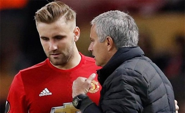 Tu pha huy ban than, tuong lai Luke Shaw lui tan hinh anh 1