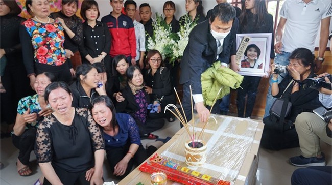 Cha me be gai bi sat hai o Nhat: 'Moi chuyen nhu mot con ac mong' hinh anh 3