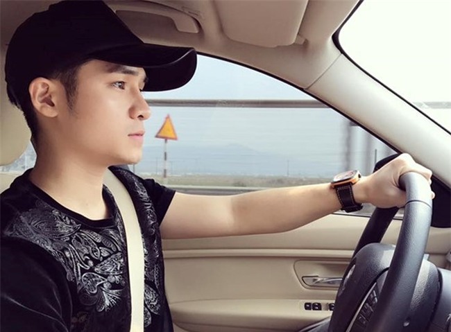 Dan mang tim kiem 'soai ca ao den' vua hat vua lai xe hinh anh 1