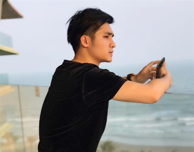 Dan mang tim kiem 'soai ca ao den' vua hat vua lai xe hinh anh 2