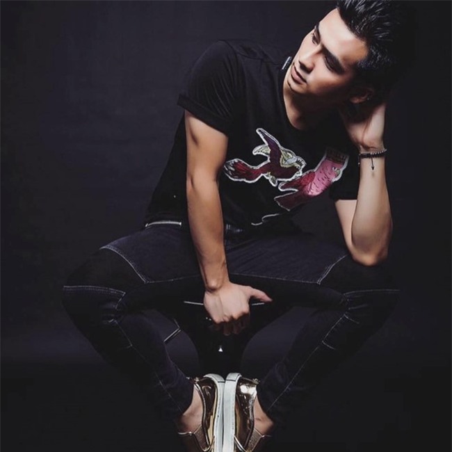 Dan mang tim kiem 'soai ca ao den' vua hat vua lai xe hinh anh 4