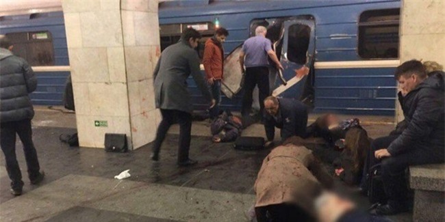 No o ga tau dien ngam St. Petersburg, 10 nguoi thiet mang hinh anh 1