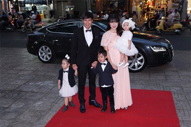 cuoc song sieu giau it ai biet cua sao viet chuyen hat hoi cho hinh anh 2