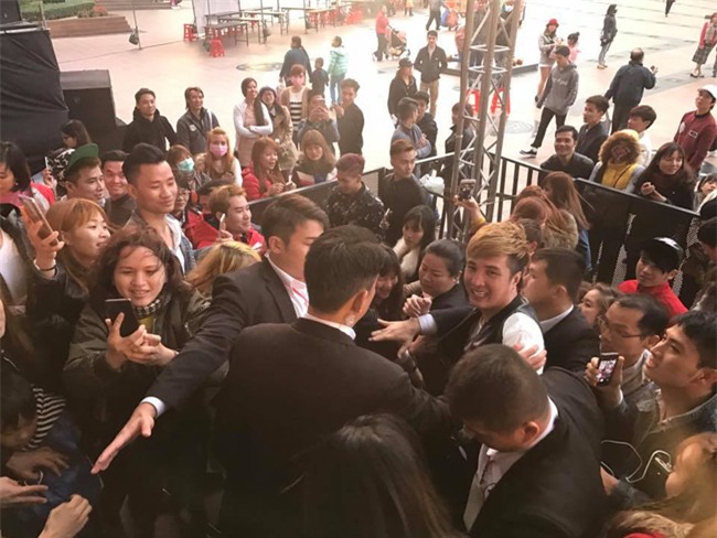 cuoc song sieu giau it ai biet cua sao viet chuyen hat hoi cho hinh anh 24