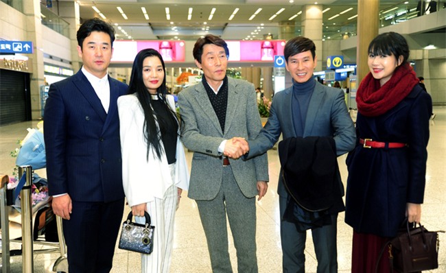 cuoc song sieu giau it ai biet cua sao viet chuyen hat hoi cho hinh anh 3